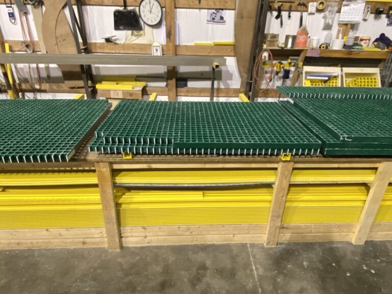 Green molded FRP fiberglass grating panels